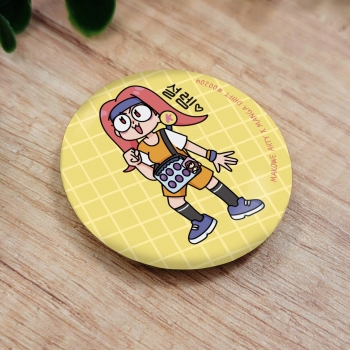 Fandomiarze - K-T - Makowe Arty - Przypinka